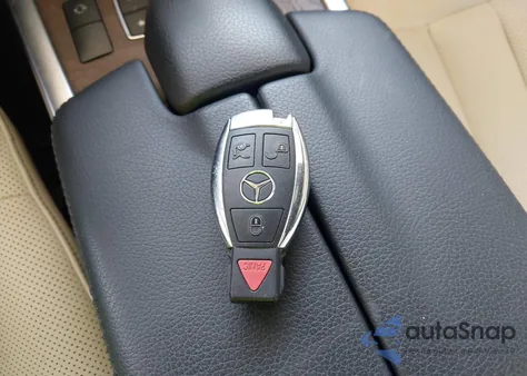 2014 Mercedes-Benz E 350 z USA, uszkodzony, nr VIN WDDHF5KB3EA875612